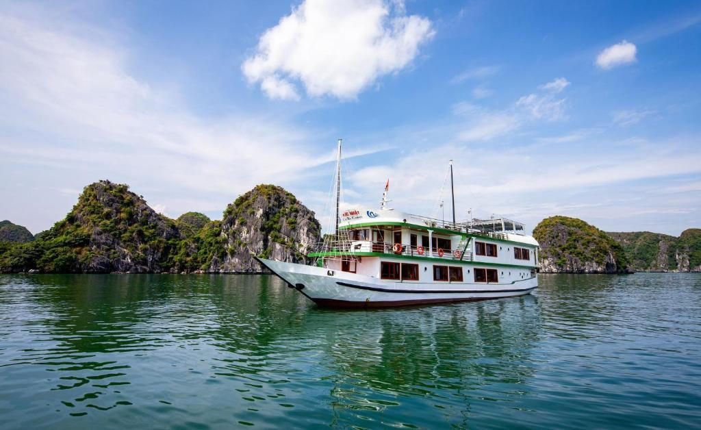 2 Days / 1 Night Cruises