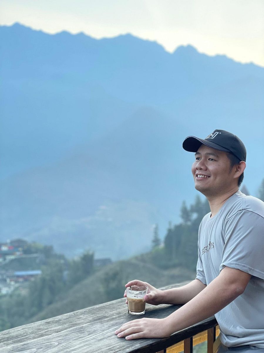 Relaxing at a Sapa viewpoint cafe