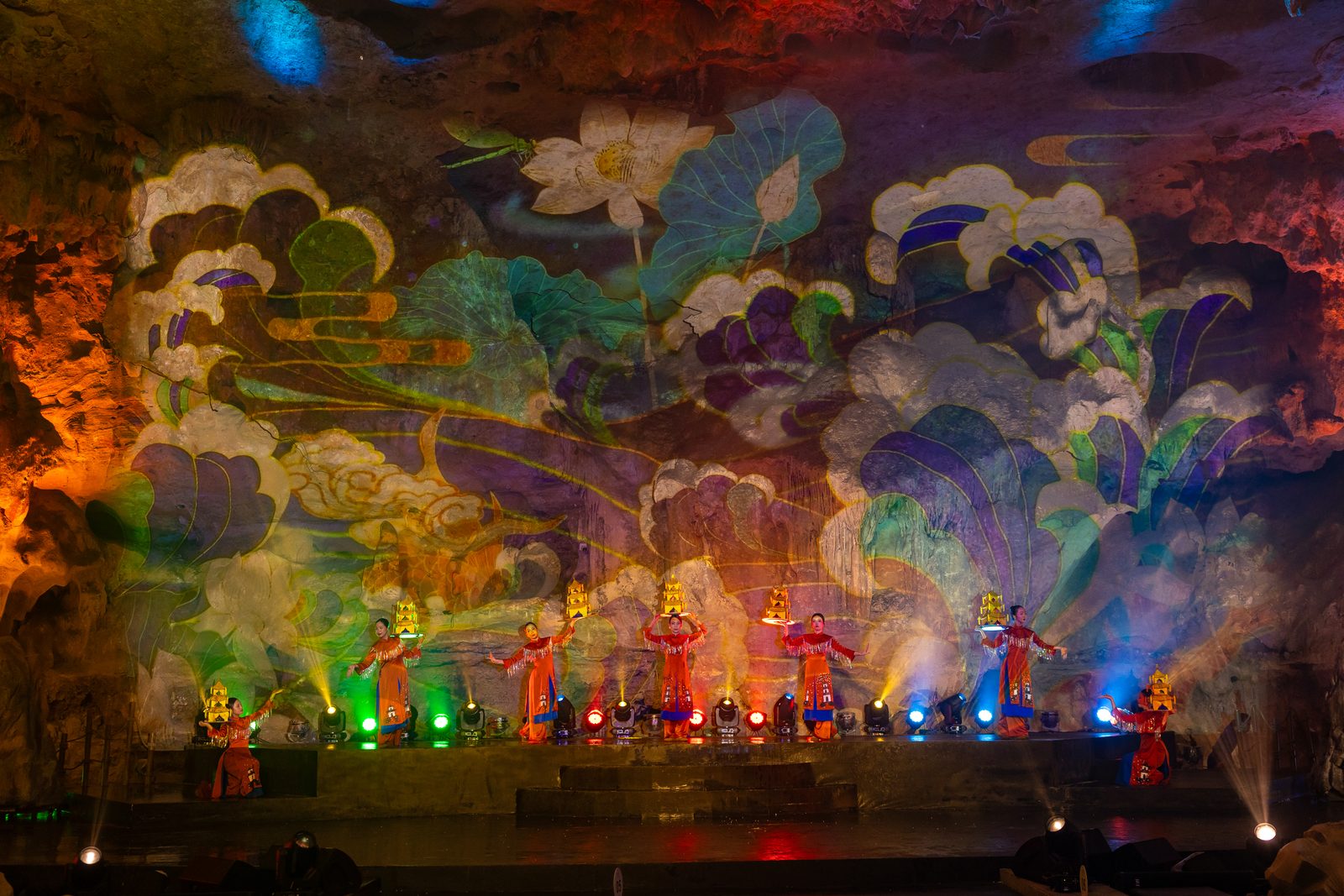 Dragon Pearl Cave dinner & show