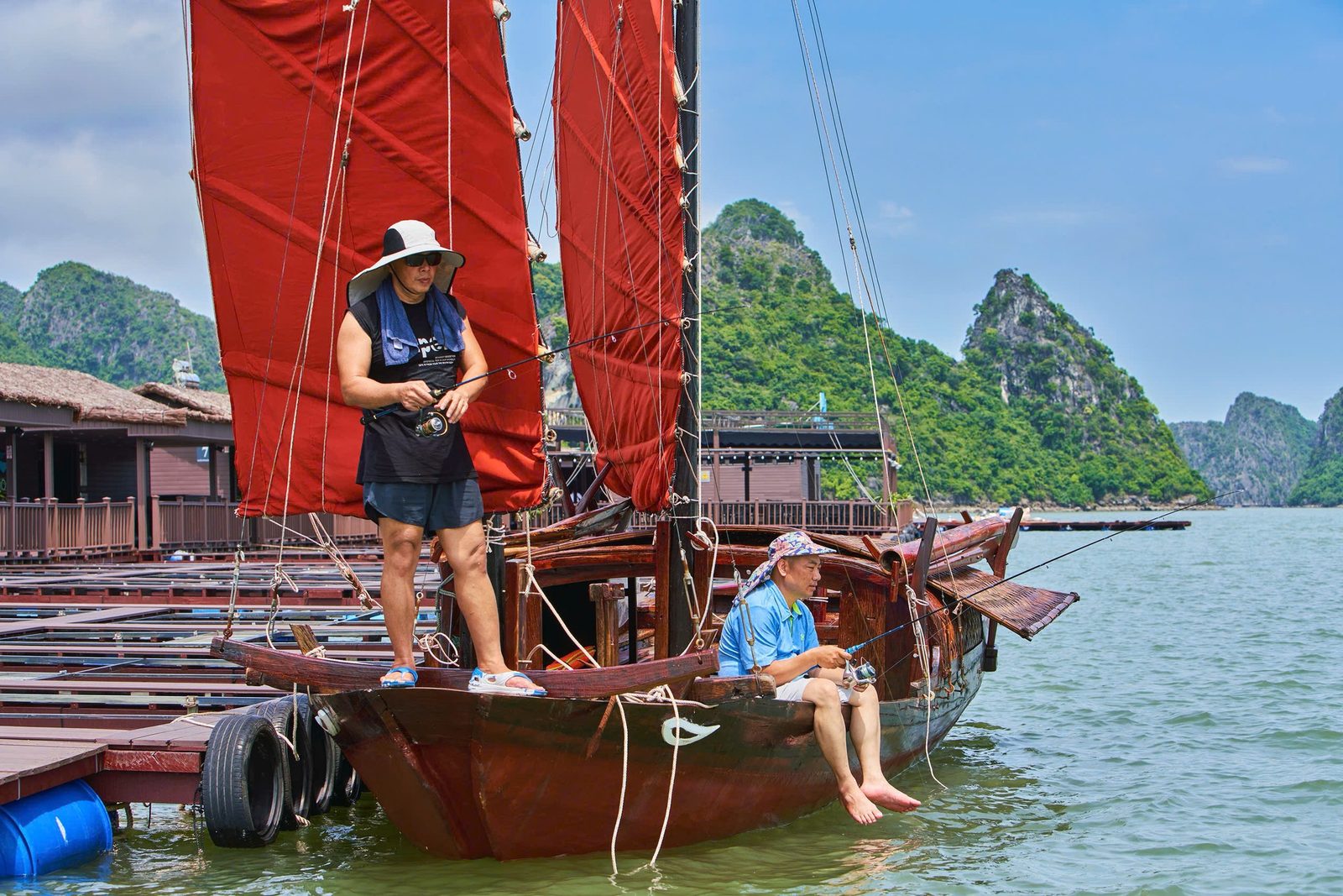 Hai Phong floating seafood farm