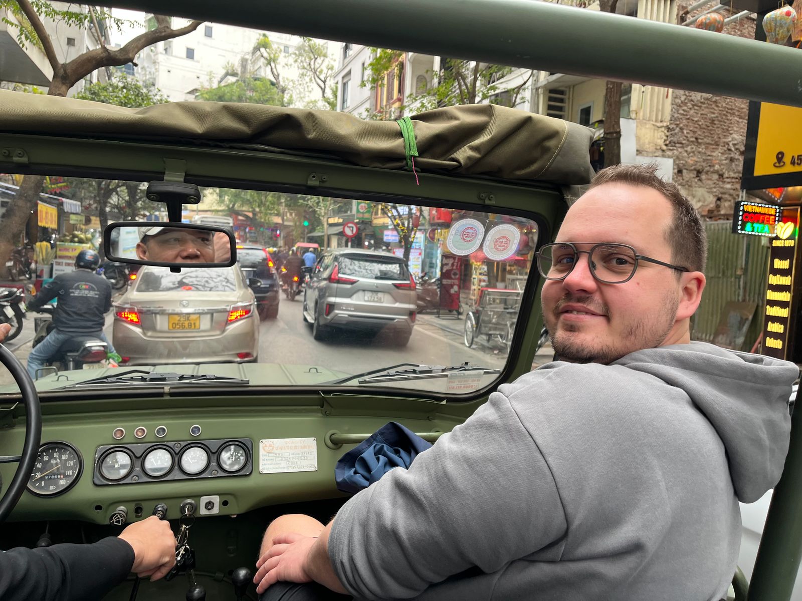 Jeep tour street food