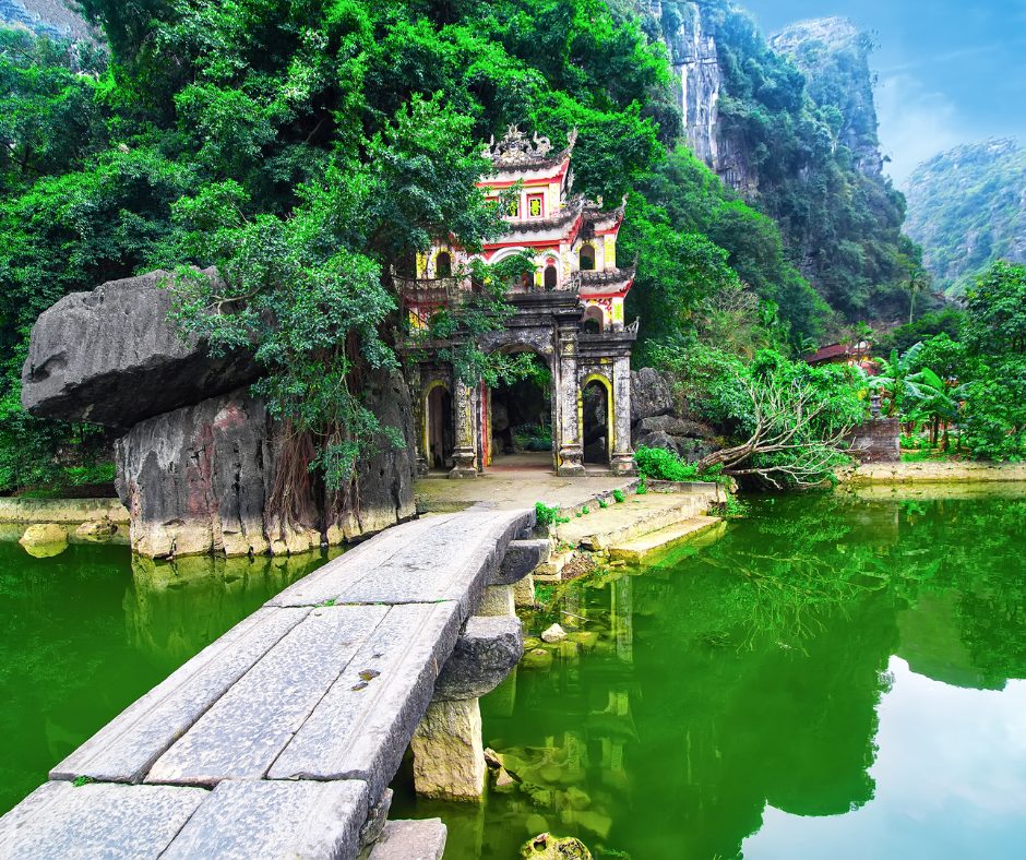 Ninh Binh heritage tour — temples and limestone scenery