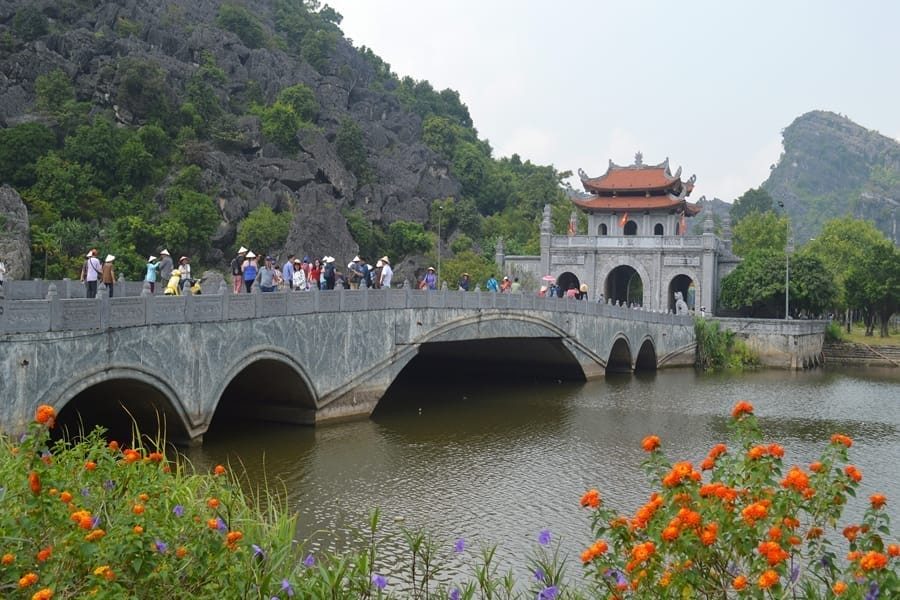 Ninh Binh heritage tour — temples and limestone scenery