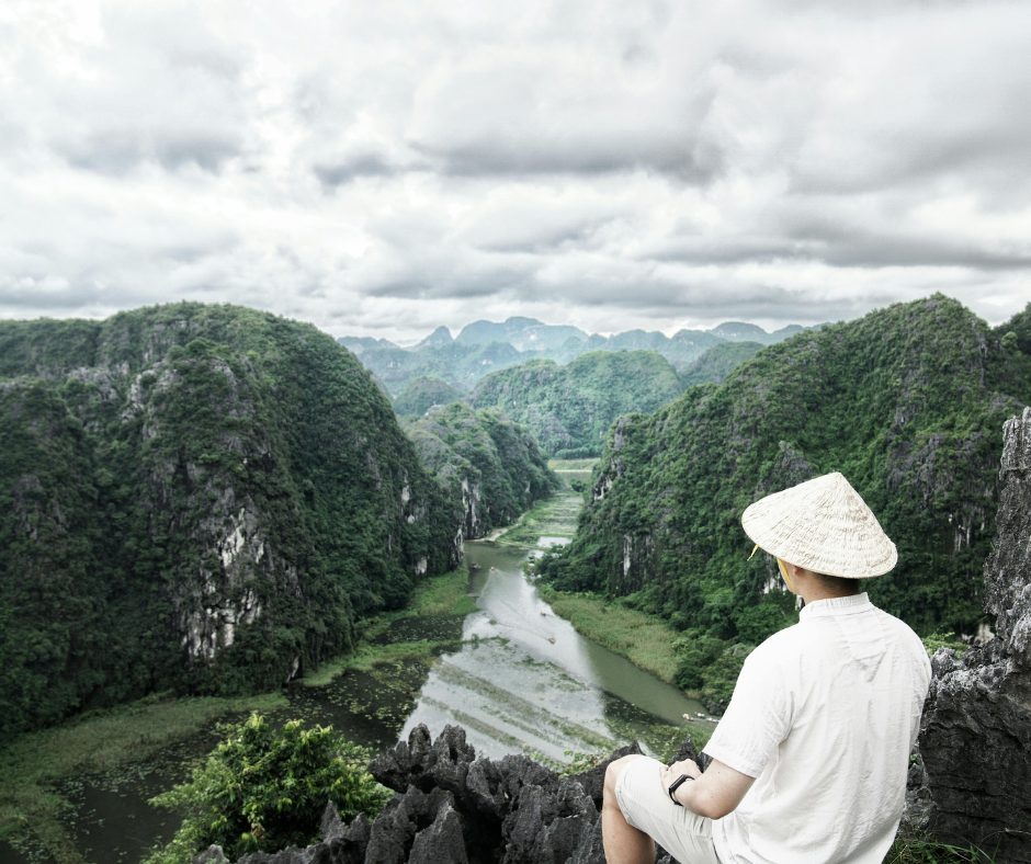 Ninh Binh scenic tour — limestone karsts and waterways